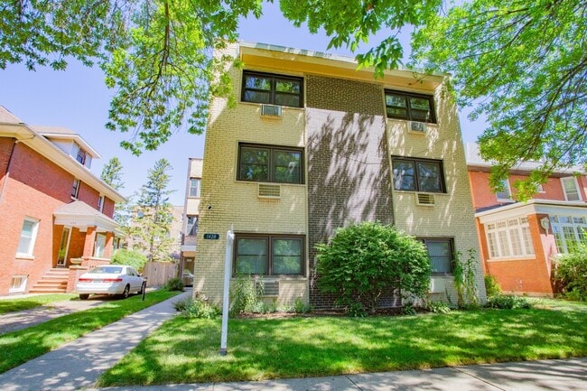Building Photo - 1428 W Fargo Ave