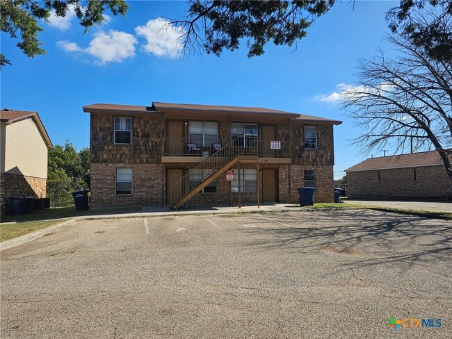 Primary Photo - 104 W Anderson Ave
