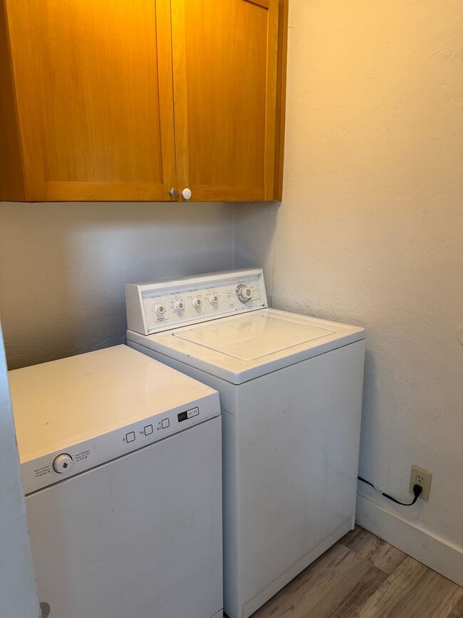 Building Photo - Charming 2 bed 1 bath house in a great neighborhood!