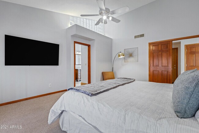 Building Photo - 5735 E Campo Bello Dr