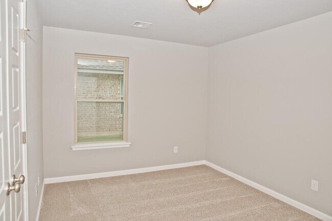 Building Photo - 1005 SW 140th St