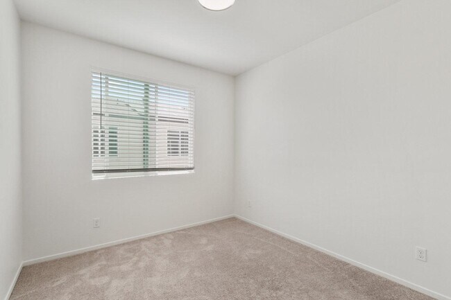 Building Photo - 5224 Beachfront Cove St