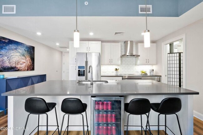 Building Photo - Welcome to your dream condo in the heart o...