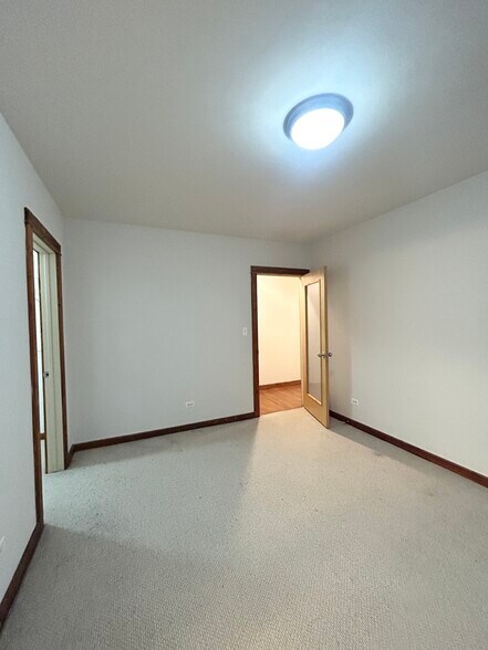 Building Photo - 5346 S Cornell Ave