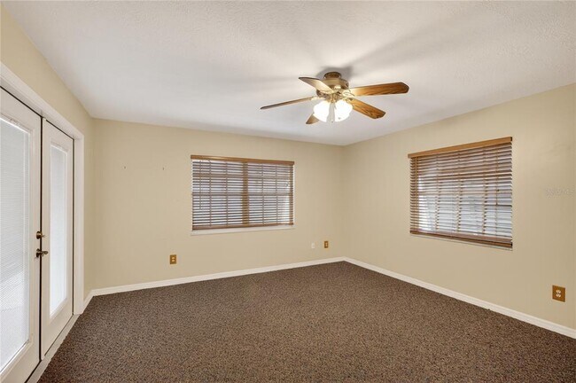 Building Photo - 2065 Oak Beach Blvd