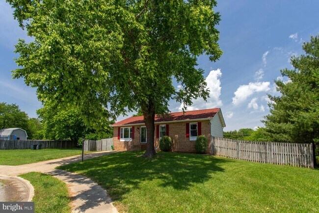 Primary Photo - 45684 Schooner Ct