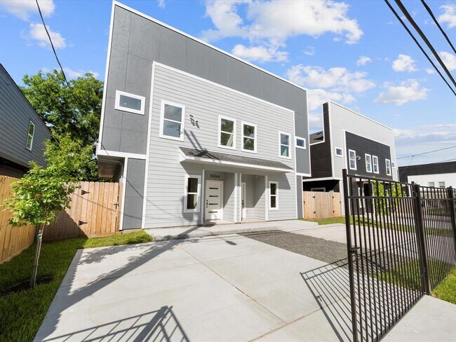 Building Photo - 8206 Knox St