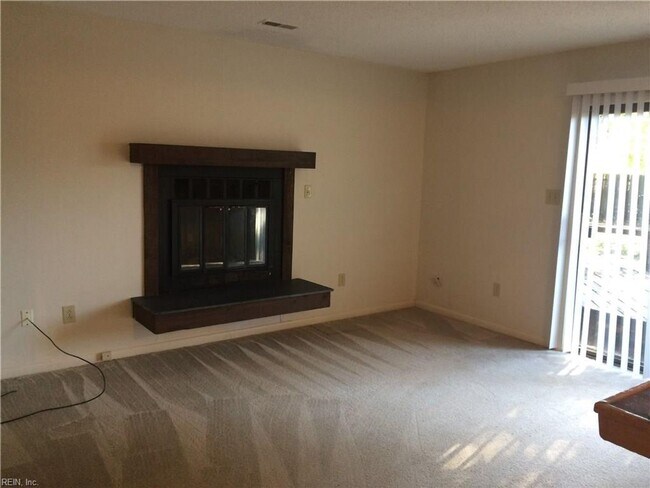 Building Photo - Chimney Hill