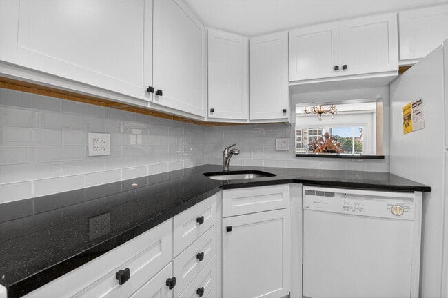 Building Photo - 2871 N Ocean Blvd