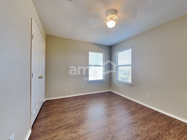 Building Photo - 700 Liberty Ln