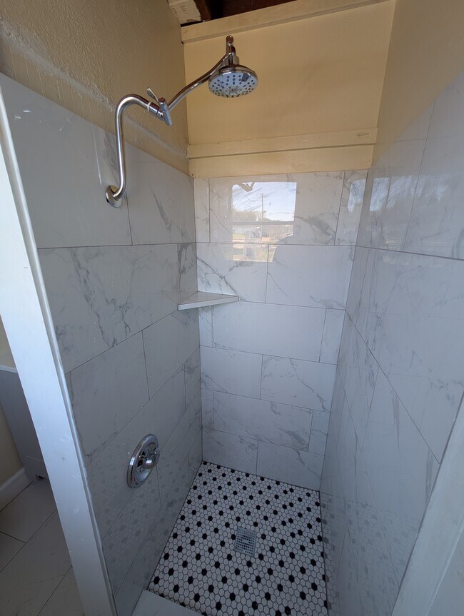 Building Photo - 2600 Shanks Rd