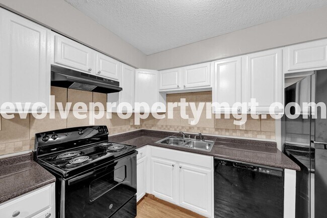 Building Photo - 3440 Pruett Ct
