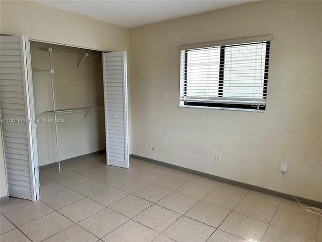 Building Photo - 5828 SW 117th Terrace