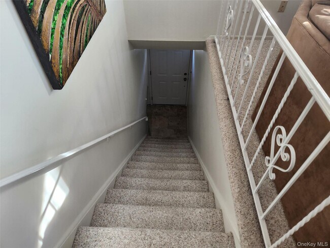 Building Photo - 334 Artist Lake Dr