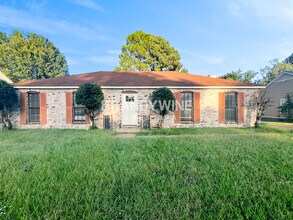 Building Photo - 4580 Chelwood Dr