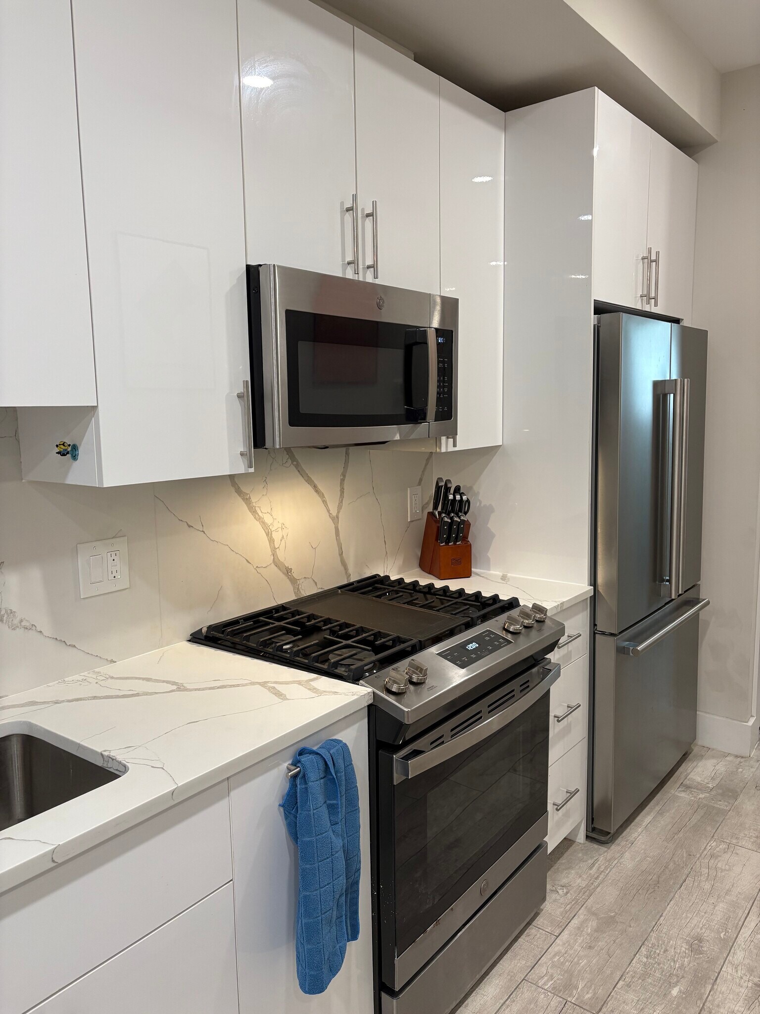 Building Photo - 2556 University Pl NW