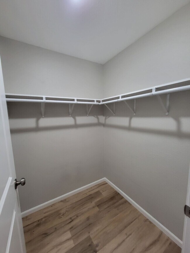 Building Photo - 522 Huntridge Dr