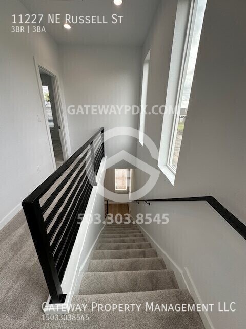 Building Photo - 11227 NE Russell St