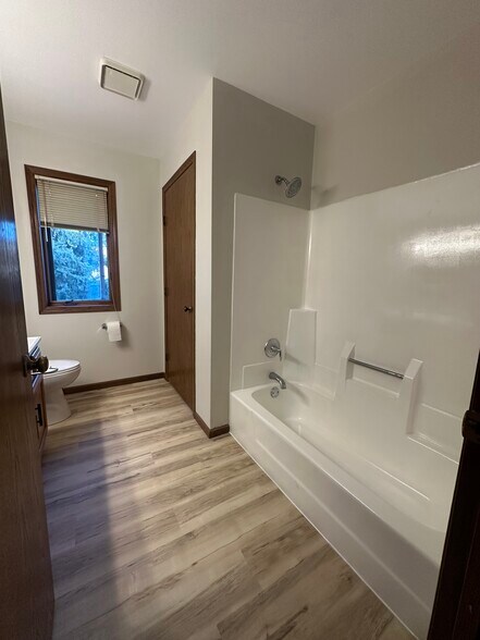 Bathroom - 18 Stonehaven Dr