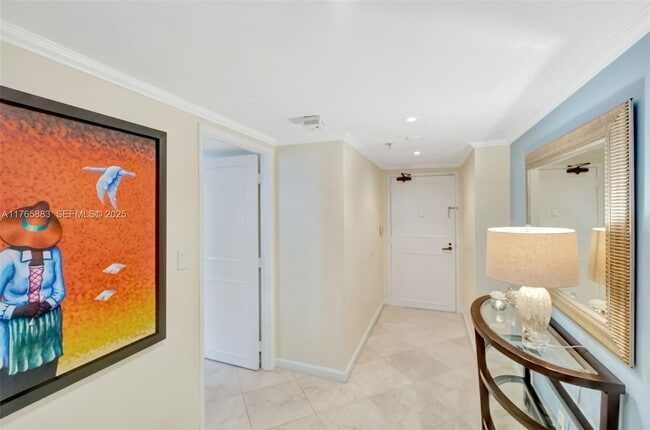Building Photo - 520 Brickell Key Dr