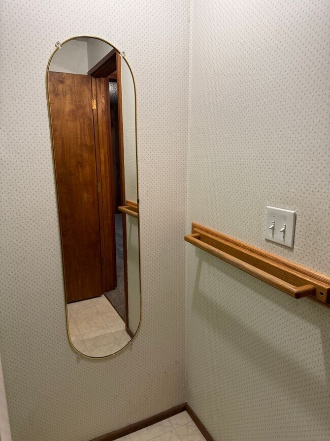 Building Photo - Spacious secluded house in Thurston Hills!