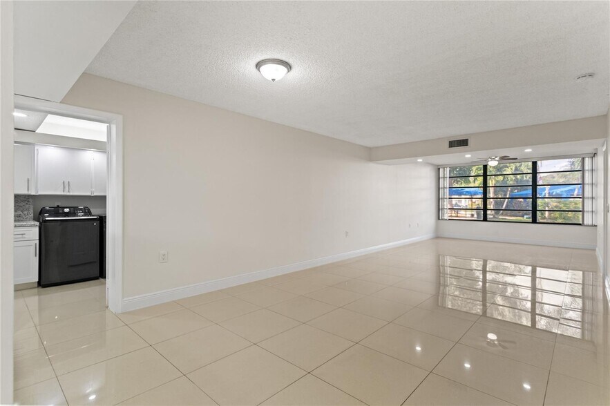 Building Photo - 1719 Whitehall Dr