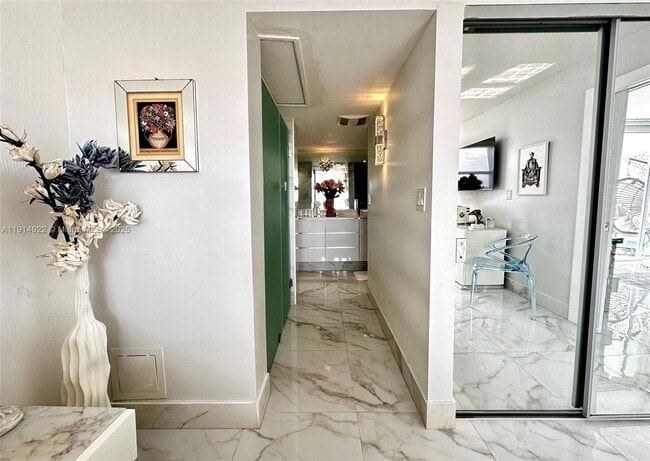 Building Photo - 6770 Indian Creek Dr