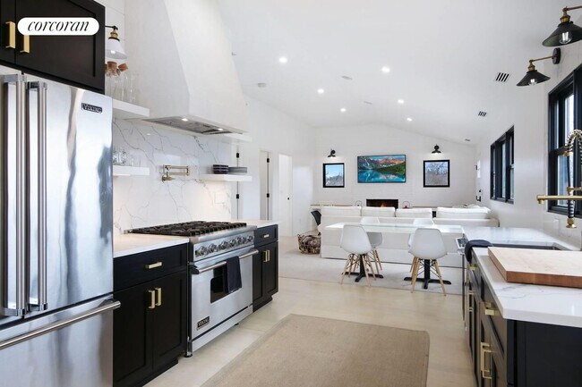 Building Photo - 29 W Lake Dr