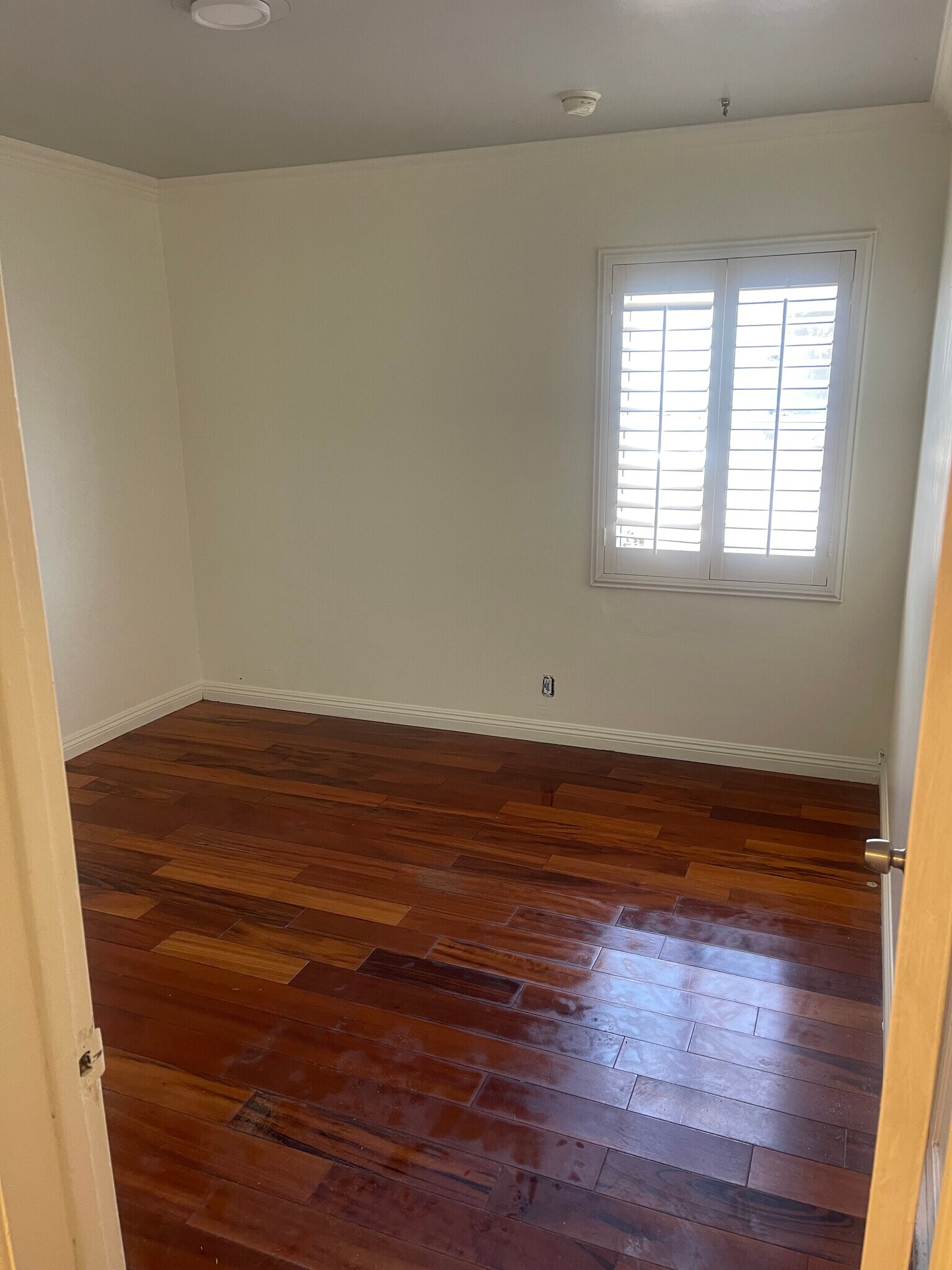 Building Photo - 14623 Roxton Ave