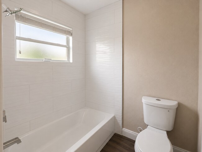 Building Photo - 326 Colonade Ct