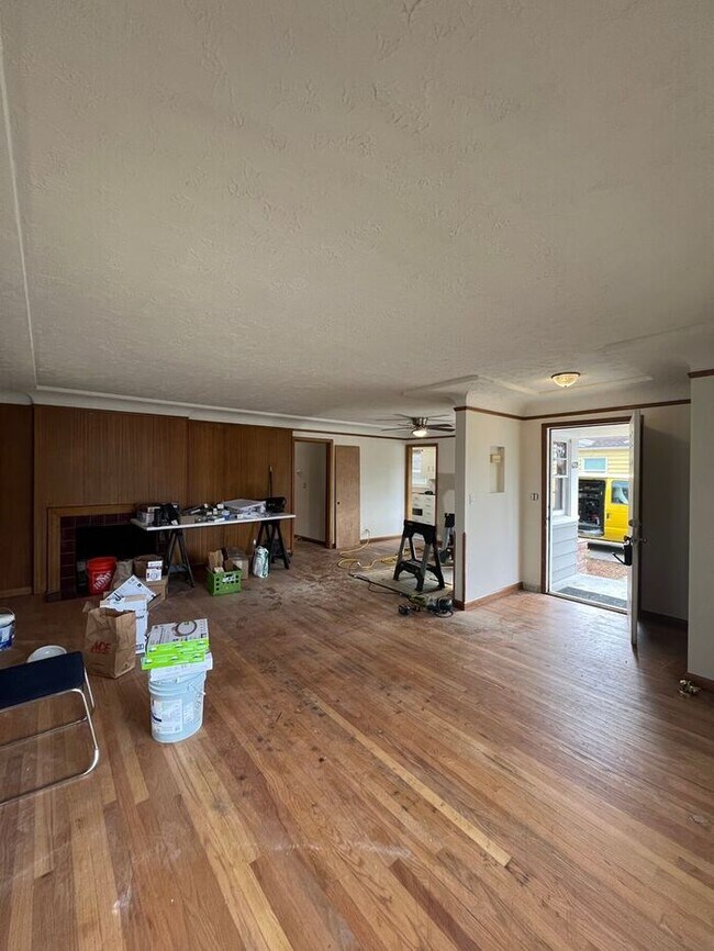 Building Photo - Reserve Now: Spacious, Newly Renovated 5-B...