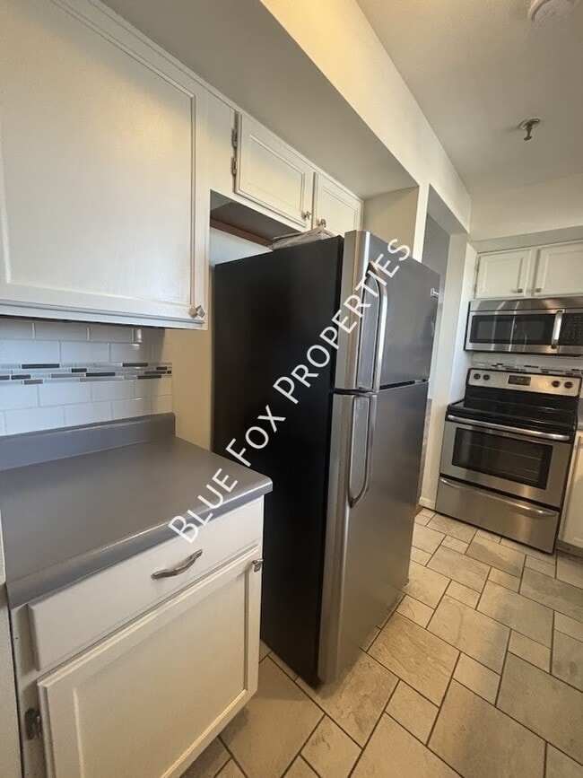 Building Photo - 2601 W Broadway Blvd