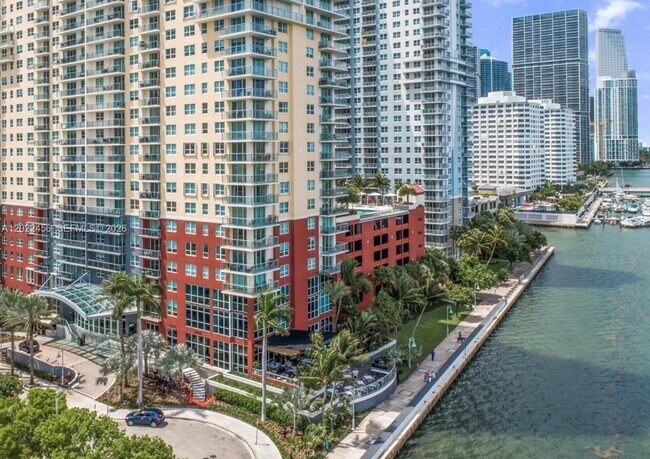 Building Photo - 1155 Brickell Bay Dr