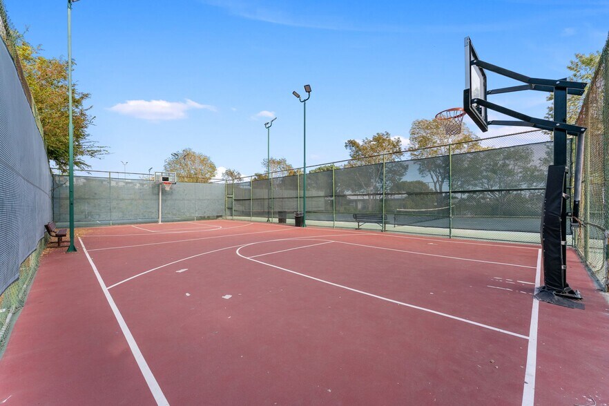 Building Photo - 8650 Gulana Ave