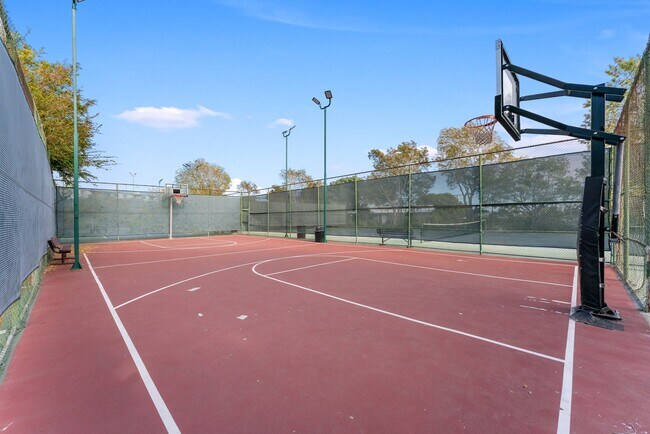 Building Photo - 8650 Gulana Ave