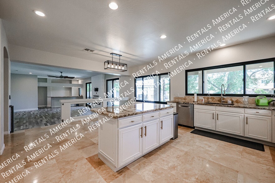 Building Photo - 1708 E Kaibab Dr