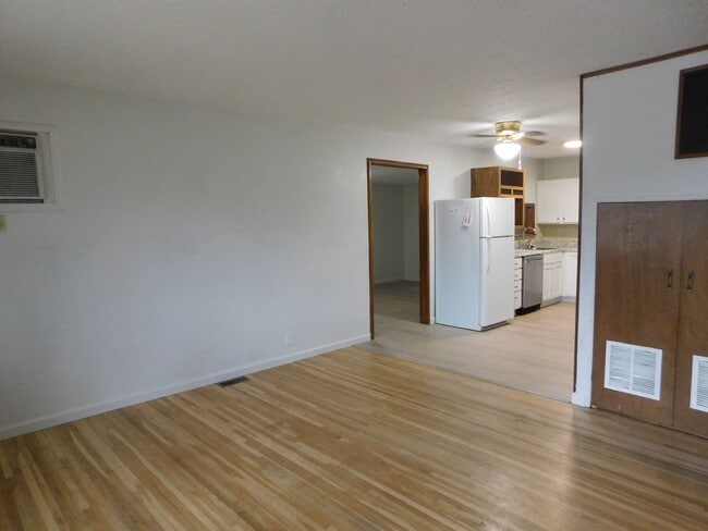 Building Photo - Beautiful 3 Bedroom 1 Bath Home