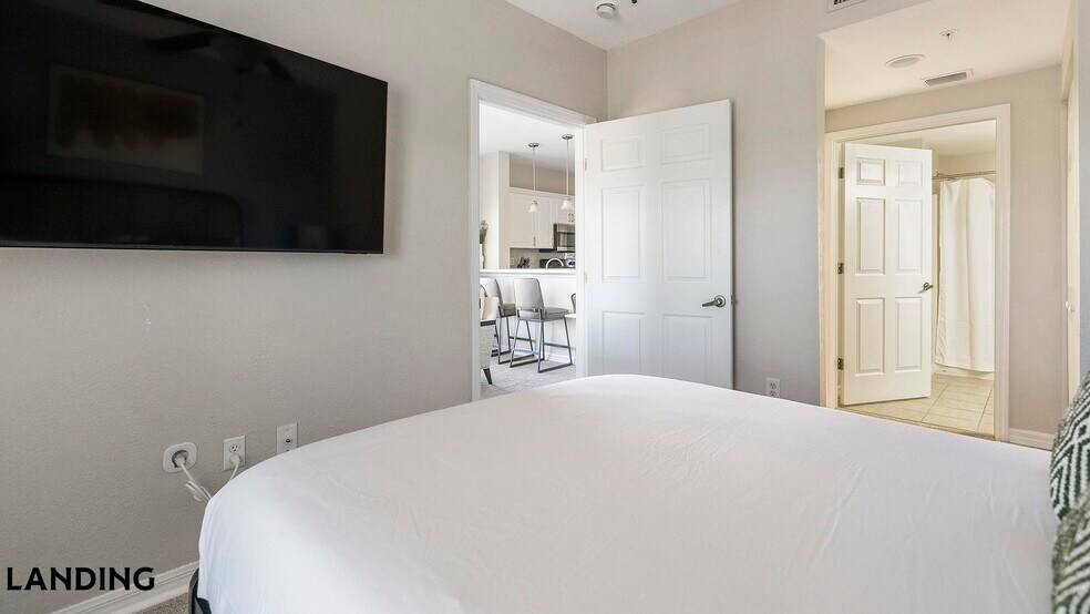 Building Photo - 3695 Island Club Dr