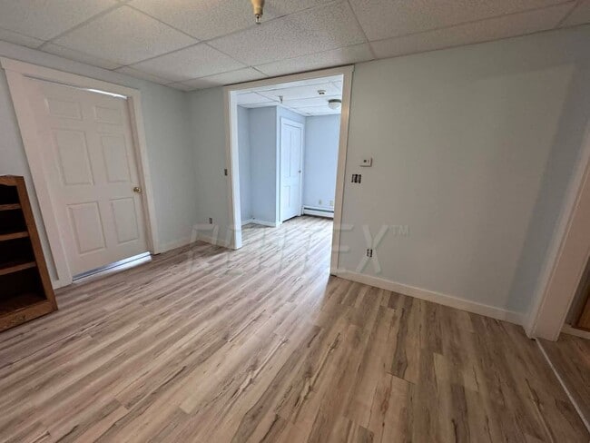 Building Photo - Apartment in Downtown Lisbon Falls