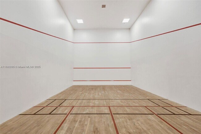 Building Photo - 1010 Brickell Ave