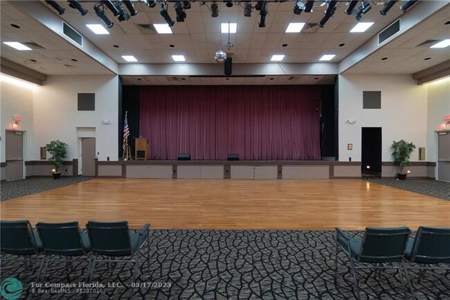 Building Photo - 9220 S Hollybrook Lake Dr