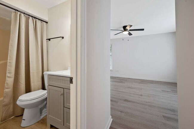 Building Photo - Newly Renovated 2 Bedroom Condo near Rex H...