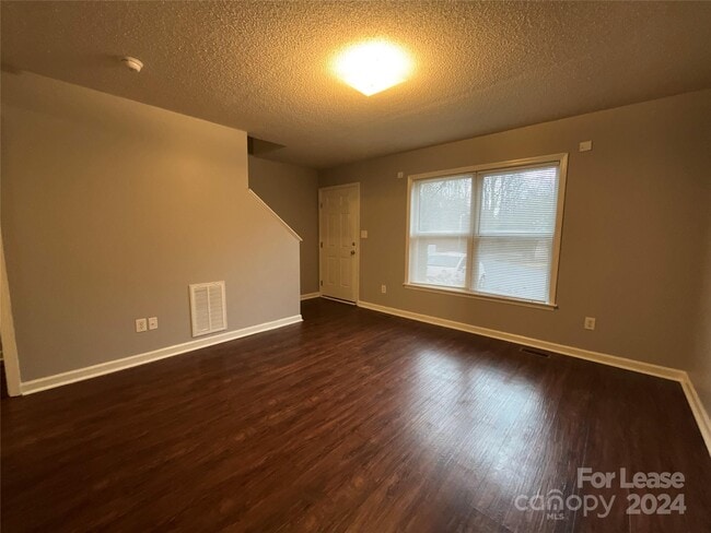 Building Photo - 206 W 15th St