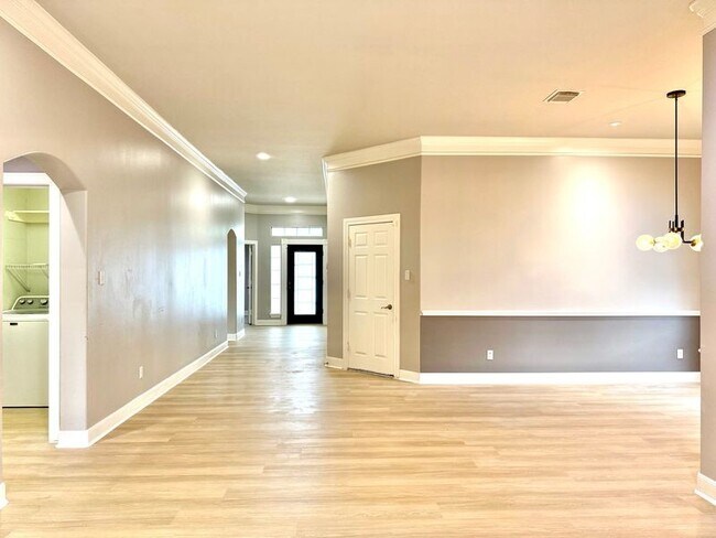 Building Photo - 12747 Silver Rod Ln