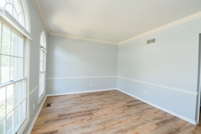Building Photo - 5 bedroom / 2.5 bathroom Home for Rent in ...