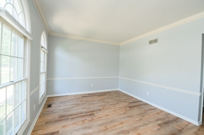 Building Photo - 5 bedroom / 2.5 bathroom Home for Rent in Valparaiso