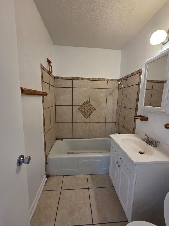 Building Photo - 4119 Karen St