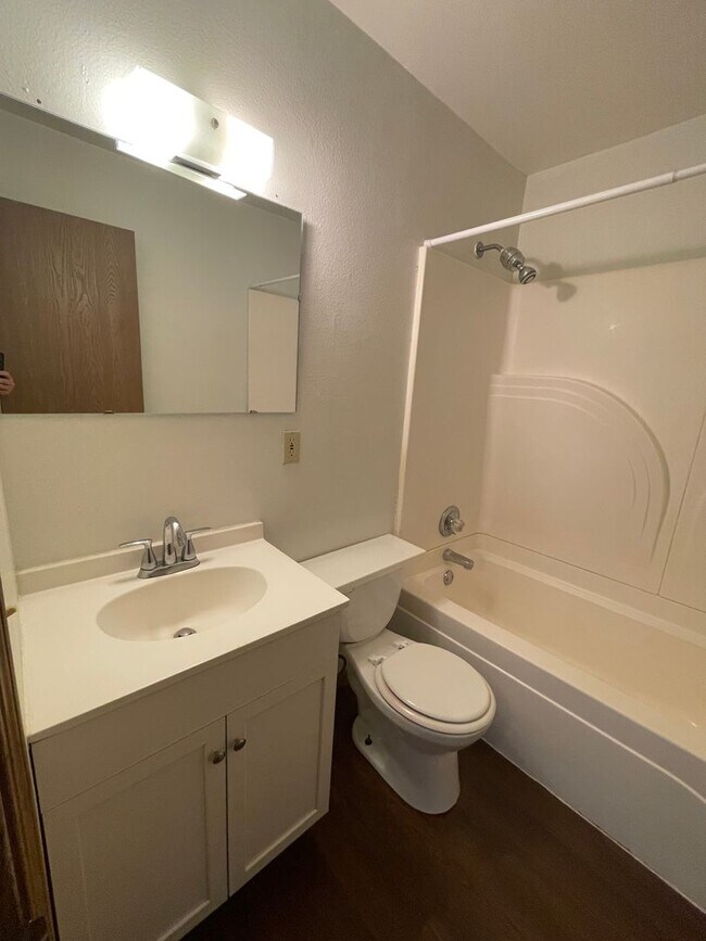 Building Photo - 809-809-1/2 20th Ave