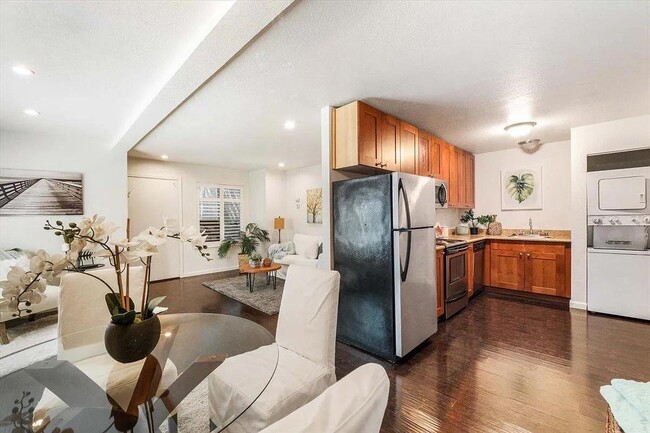 Building Photo - 820 Casanova Ave