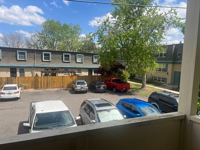 Building Photo - 3 Bedroom available Near Cherry Creek State Park!